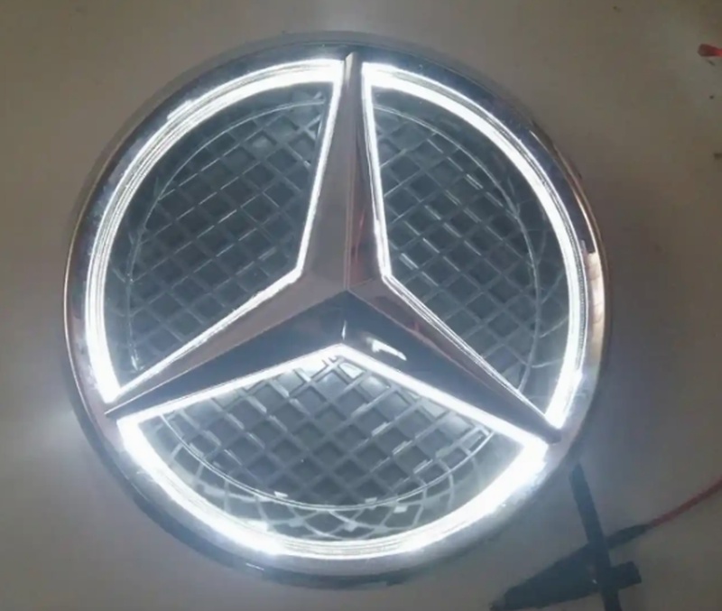 Знак облицовки Mercedes W212 W204 с подсветкой